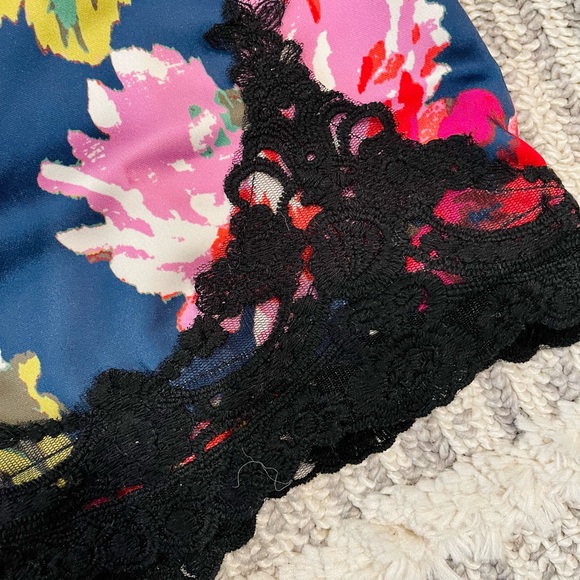 🆕 UO Floral Satin Mini Skirt With Lace Trim - Picture 7 of 7